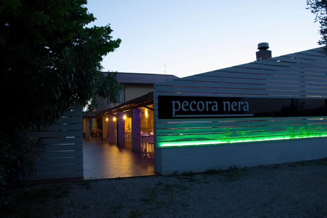 Гостьовий будинок Country-House Pecora Nera Мошано-Сант'Анджело Екстер'єр фото